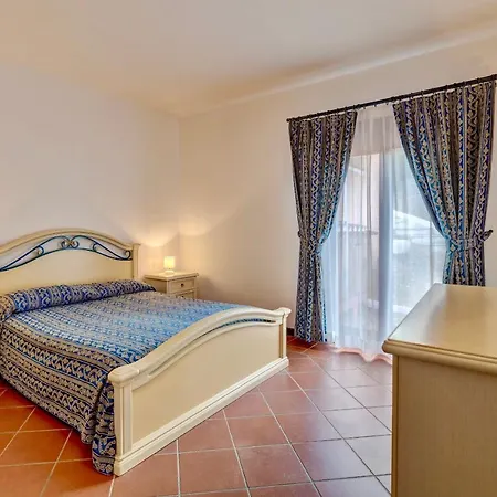 With Air Conditioning And Private Outdoor Area Just A Few Minutes From La Pelosa Aparthotel Punta de su Torrione