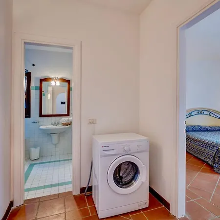 Aparthotel With Air Conditioning And Private Outdoor Area Just A Few Minutes From La Pelosa 3*