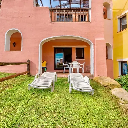 With Air Conditioning And Private Outdoor Area Just A Few Minutes From La Pelosa Aparthotel Punta de su Torrione