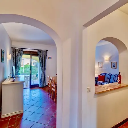 Aparthotel With Air Conditioning And Private Outdoor Area Just A Few Minutes From La Pelosa 3*