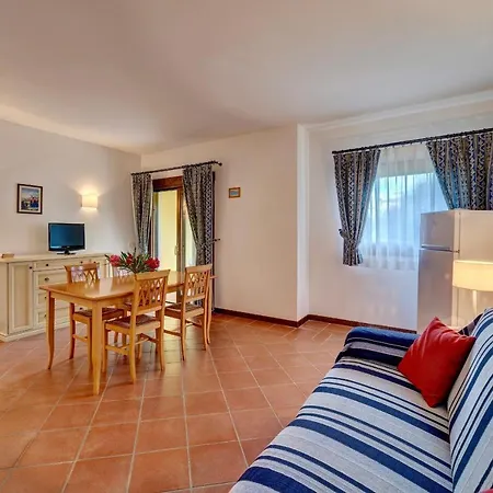 With Air Conditioning And Private Outdoor Area Just A Few Minutes From La Pelosa 3* Punta de su Torrione