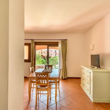 With Air Conditioning And Private Outdoor Area Just A Few Minutes From La Pelosa Punta de su Torrione